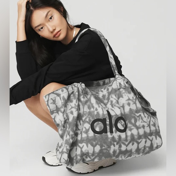NWT Alo Grey Tie-dye Shopper Tote - Picture 1 of 4